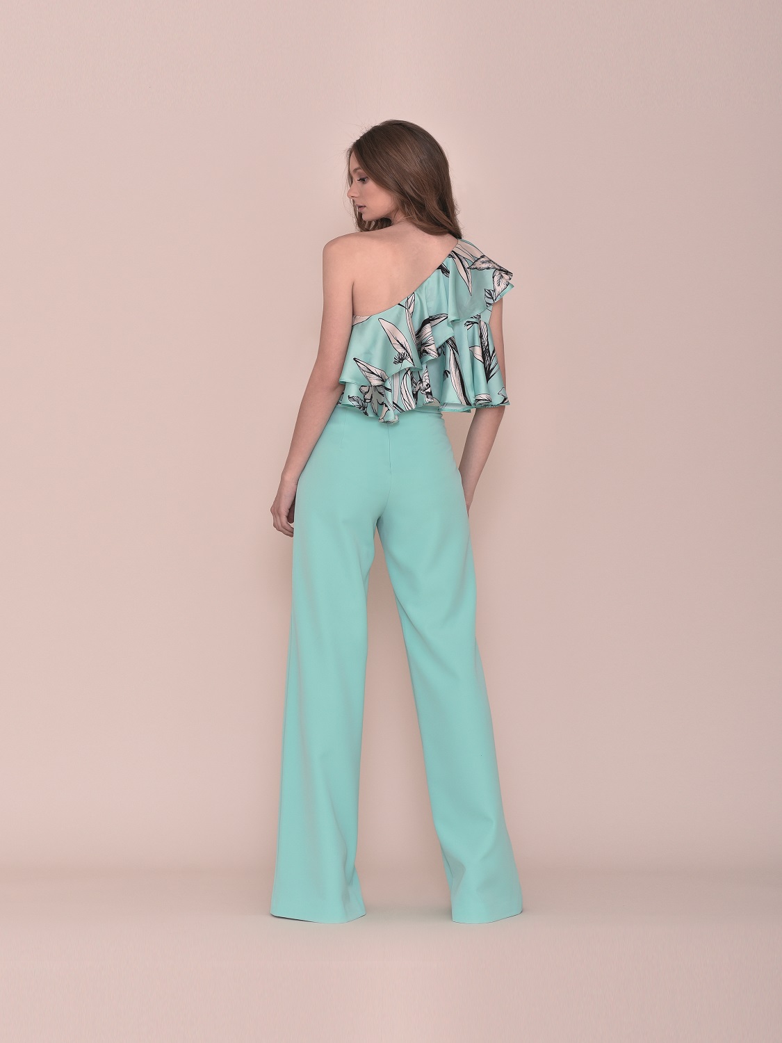Conjunto pantalón en turquesa con top floral verano 2020