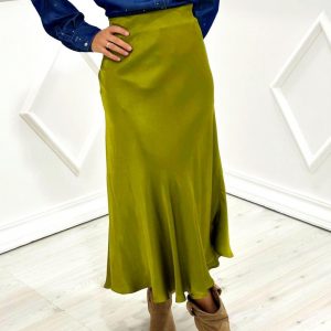 Falda satinada midi para eventos